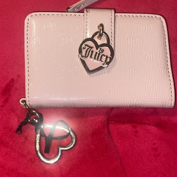 Juicy Couture Light Pink Wallet with Heart Charm - Picture 1 of 3
